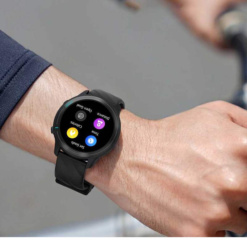 Smart Watch Z123, Packed with Innovative Health and Communication Features